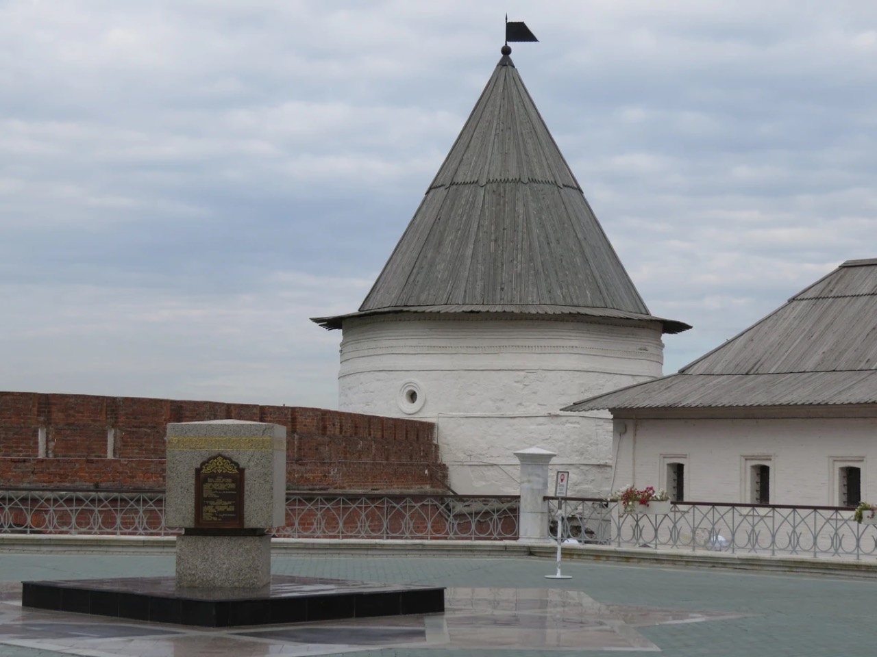 Исследовать Казанский кремль — объект ЮНЕСКО — Казань