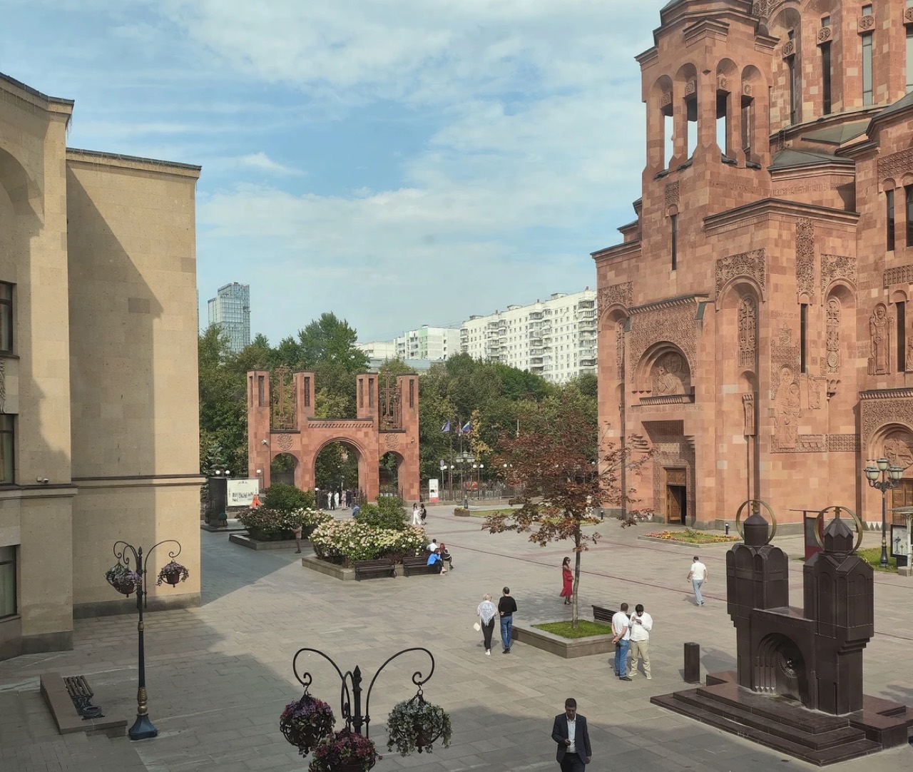 Армянский храмовый комплекс: авторская экскурсия с иподиаконом — Москва